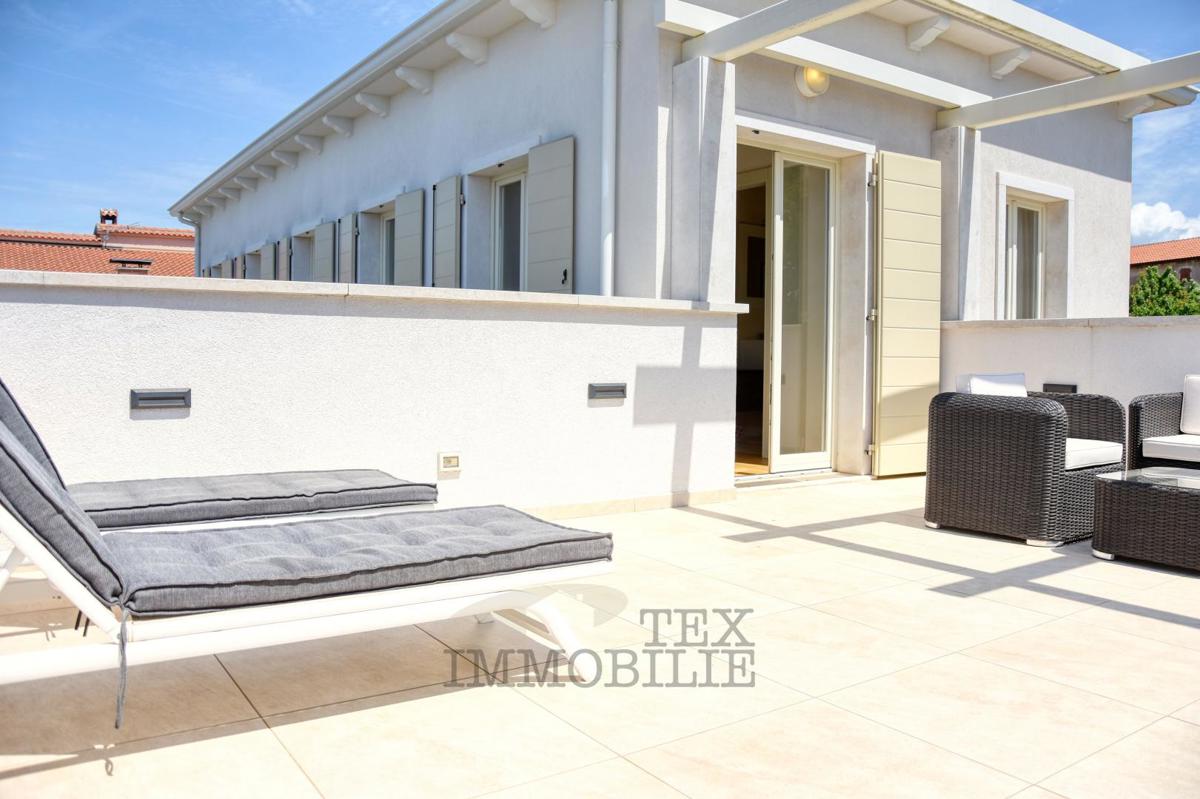 Villa di lusso con piscina e appartamento separato a 1300 m dal mare