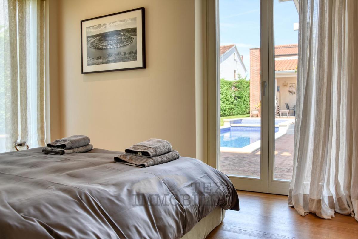 Villa di lusso con piscina e appartamento separato a 1300 m dal mare