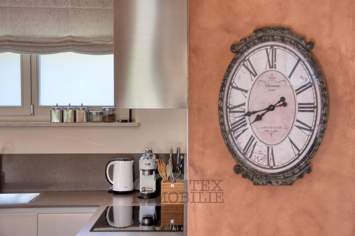 Villa di lusso con piscina e appartamento separato a 1300 m dal mare