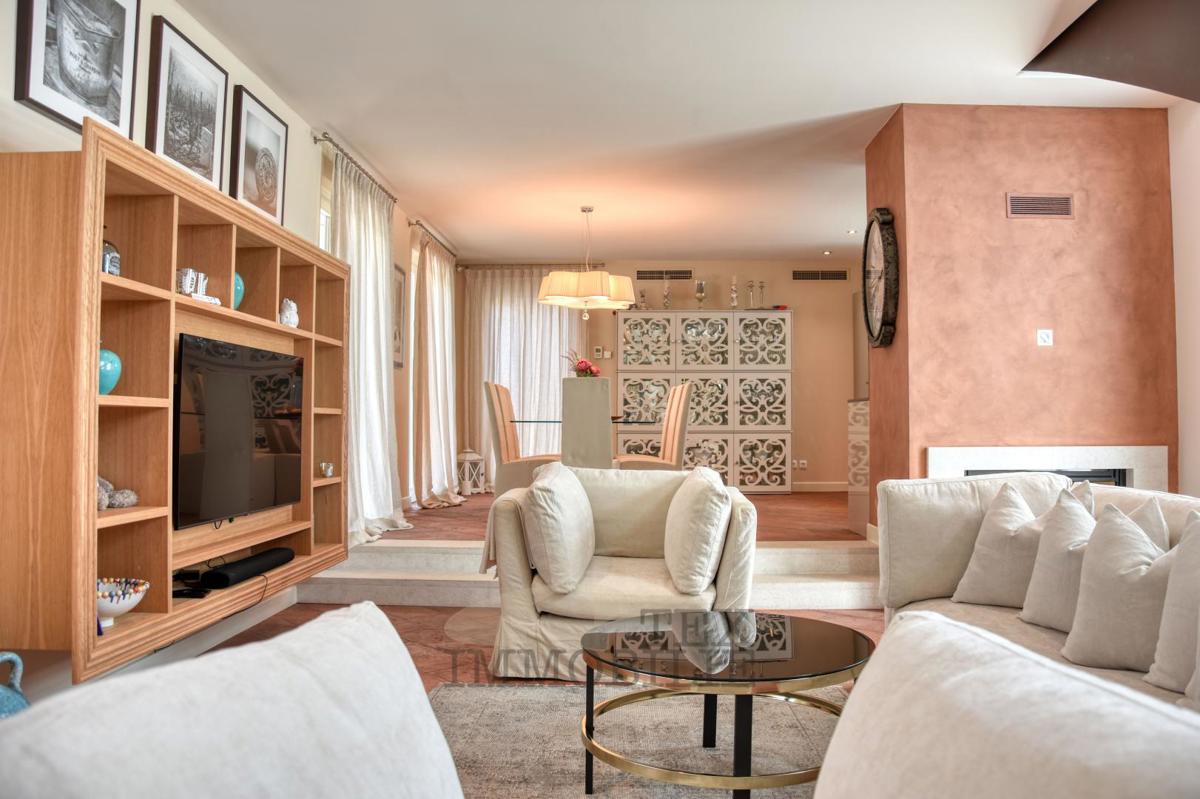 Villa di lusso con piscina e appartamento separato a 1300 m dal mare