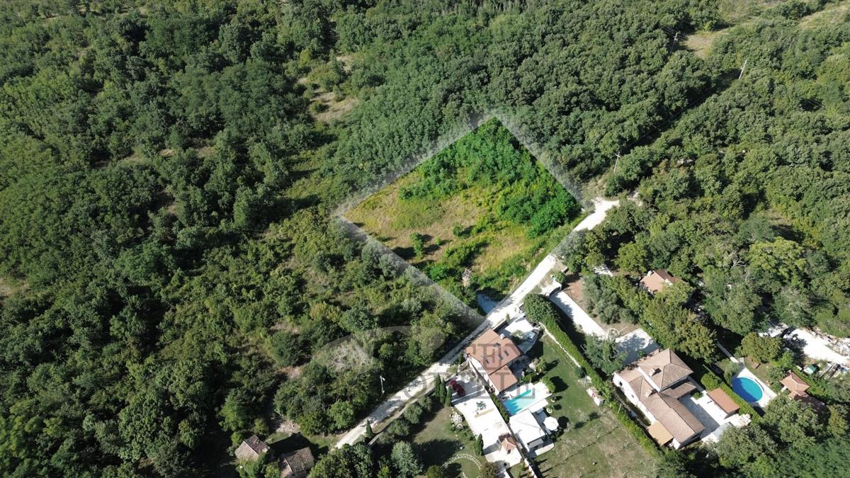 Poreč – Terreno edificabile e agricolo, 28.700 m²