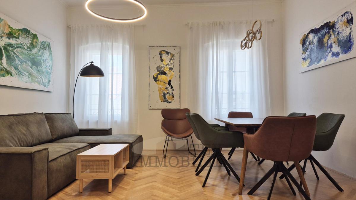 Parenzo – Due Appartamenti Spaziosi ed Elegantemente Arredati nel Cuore del Centro Storico