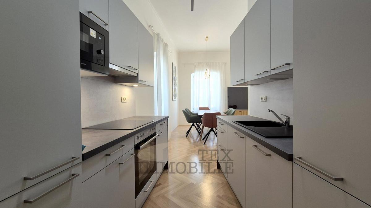 Parenzo – Due Appartamenti Spaziosi ed Elegantemente Arredati nel Cuore del Centro Storico