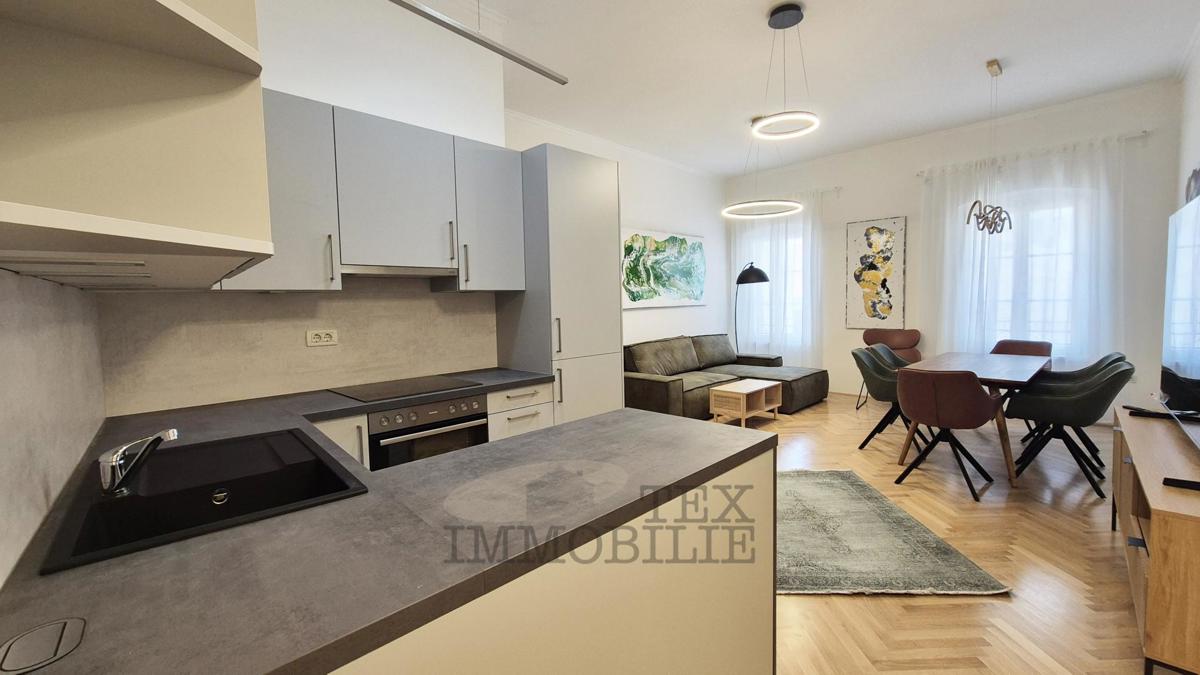 Parenzo – Due Appartamenti Spaziosi ed Elegantemente Arredati nel Cuore del Centro Storico