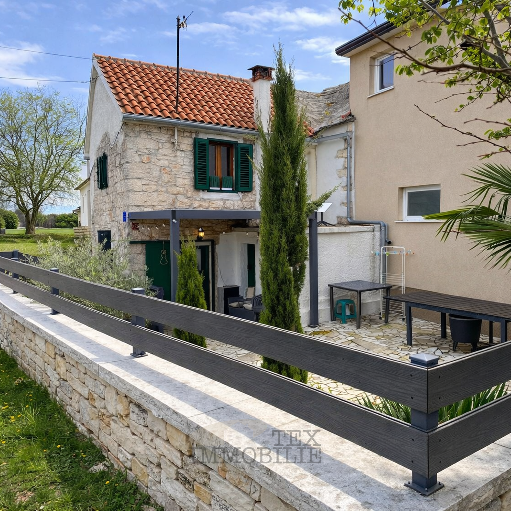 Sveti Petar u Šumi – Casa in pietra istriana ristrutturata con cortile recintato