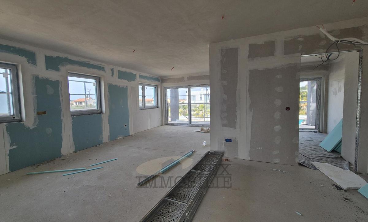 Parenzo, Appartamento moderno con terrazza sul tetto e vista mare – a 1,4 km dal mare