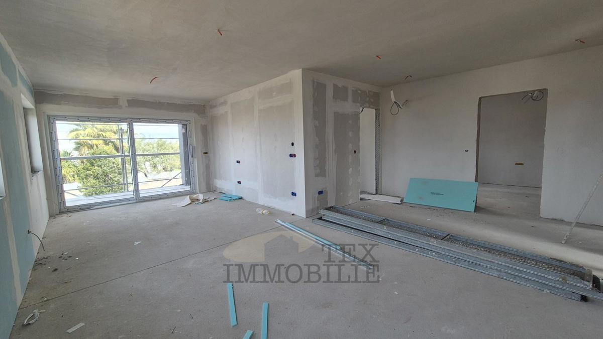 Parenzo, Appartamento moderno con terrazza sul tetto e vista mare – a 1,4 km dal mare