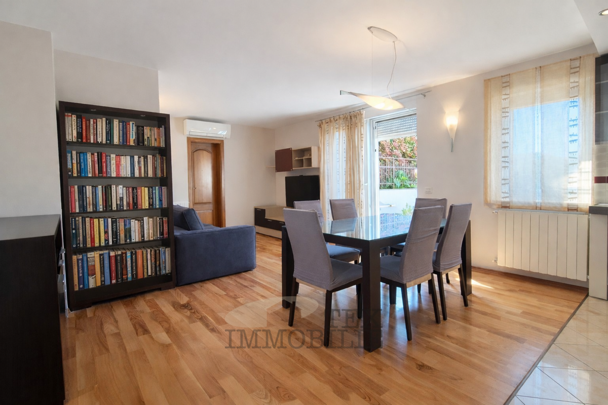 Bellissimo appartamento a Parenzo, a soli 800 metri dal mare, 77,49 m2