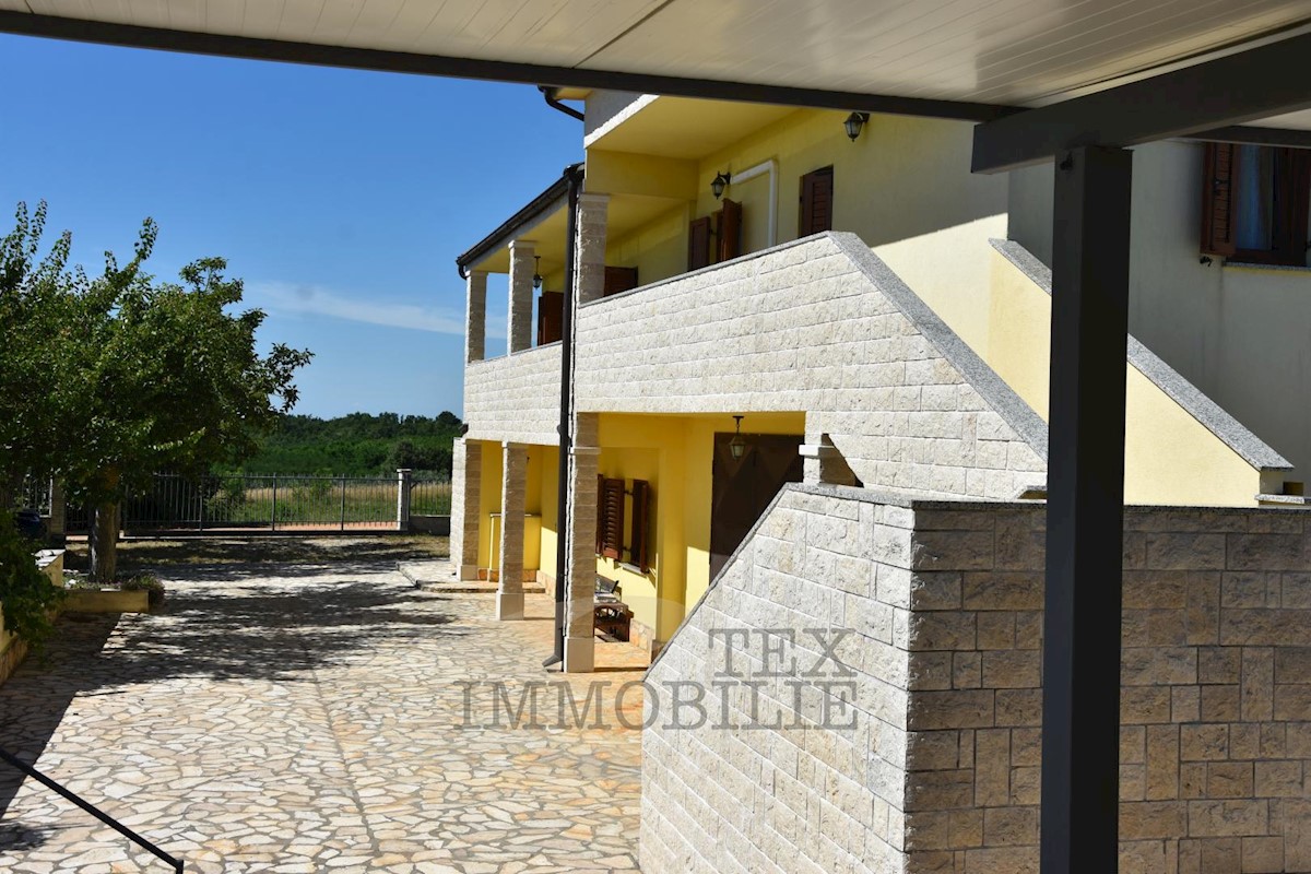 Casa con uliveto e vista mare vicino a Parenzo