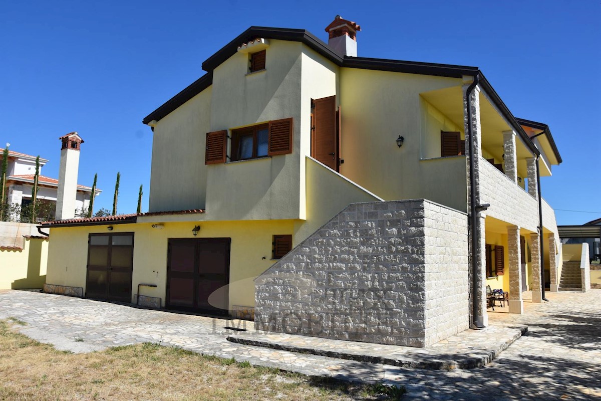 Casa con uliveto e vista mare vicino a Parenzo