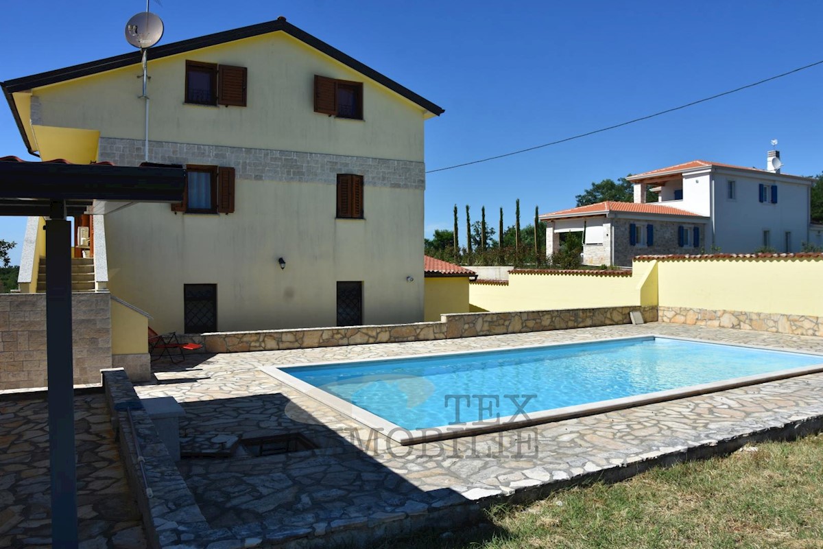 Casa con uliveto e vista mare vicino a Parenzo