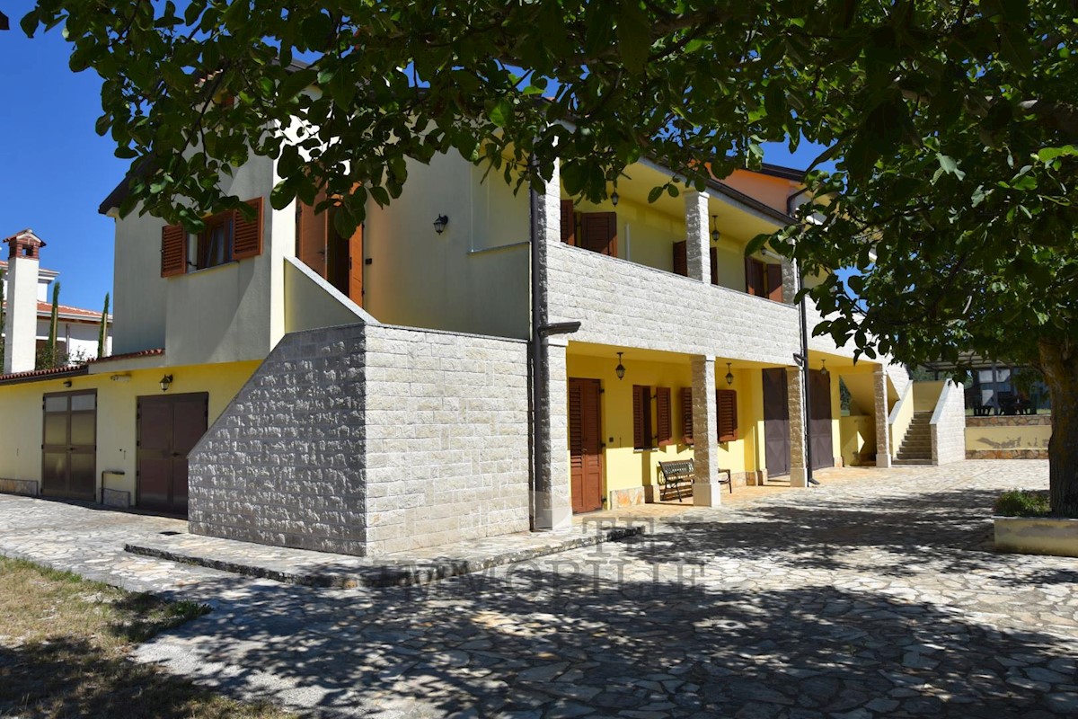 Casa con uliveto e vista mare vicino a Parenzo