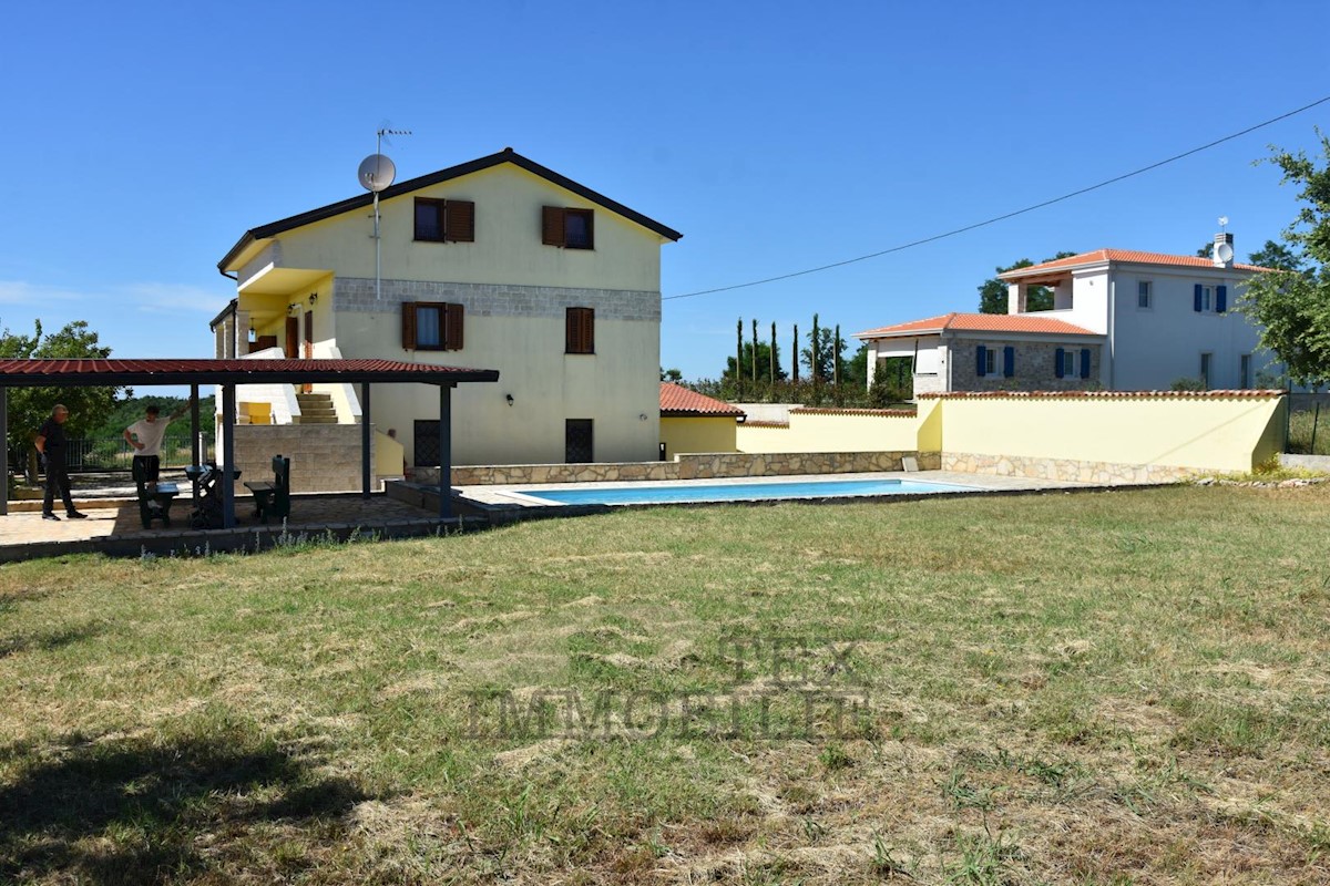 Casa con uliveto e vista mare vicino a Parenzo