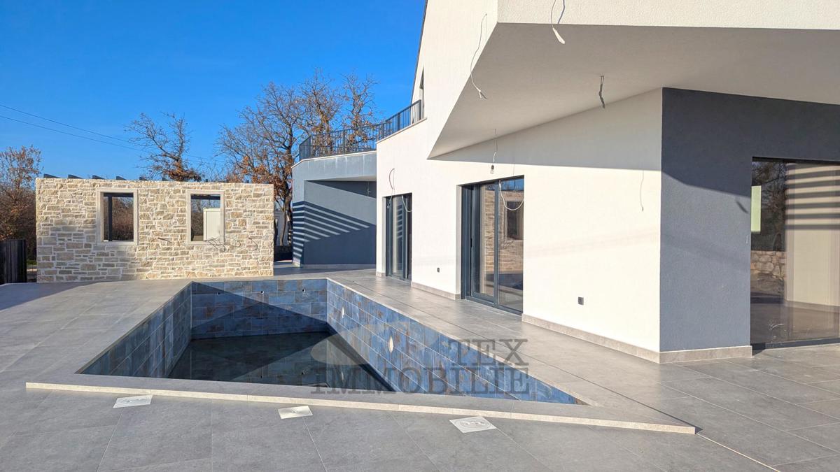Bella villa moderna con piscina a Parenzo 