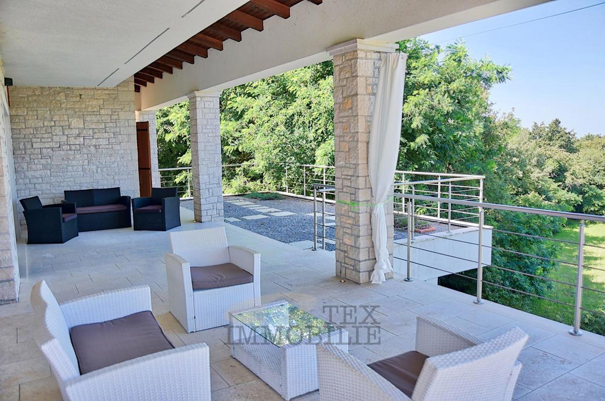 Villa in pietra nel cuore dell'Istria, a 20 km dal mare