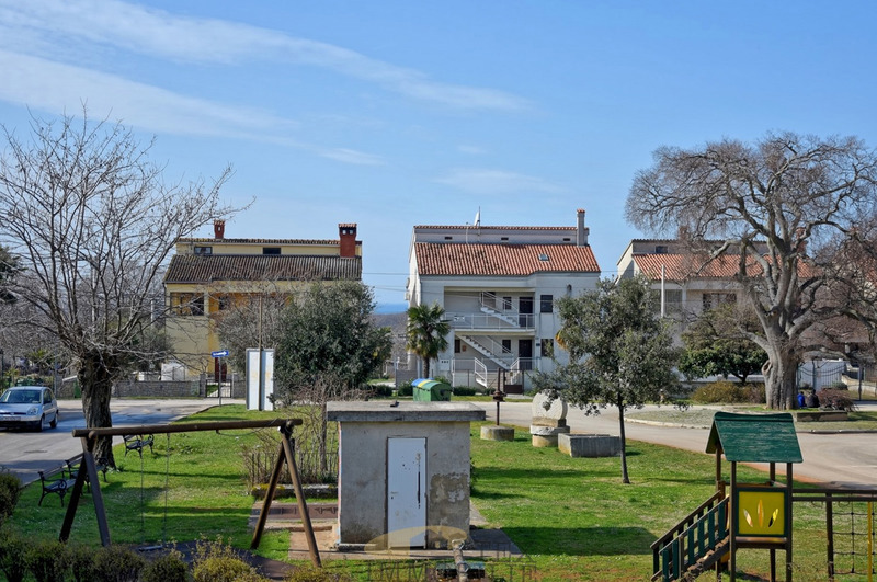 Appartamento con due camere da letto in un villaggio tranquillo vicino a Parenzo