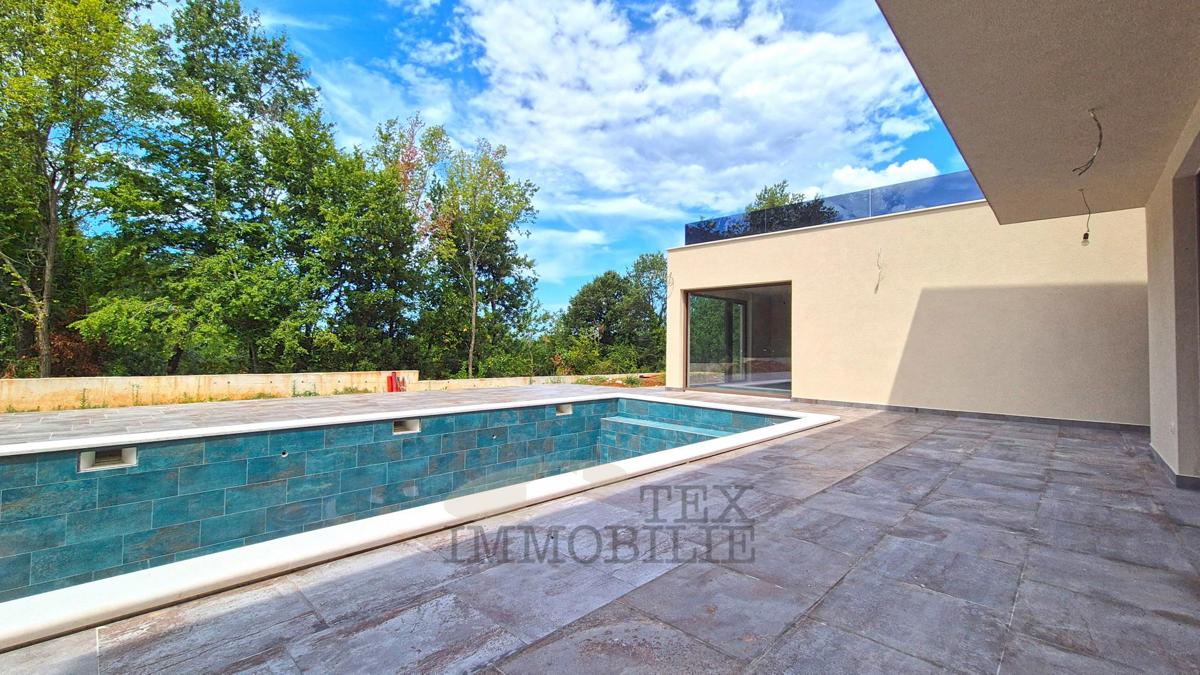 Lussuosa villa moderna con piscina a Parenzo, a 8 km dal mare