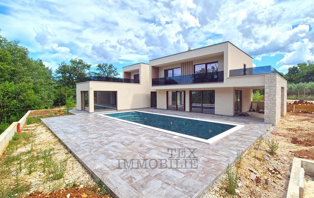 Lussuosa villa moderna con piscina a Parenzo, a 8 km dal mare