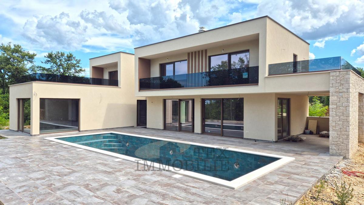 Lussuosa villa moderna con piscina a Parenzo, a 8 km dal mare