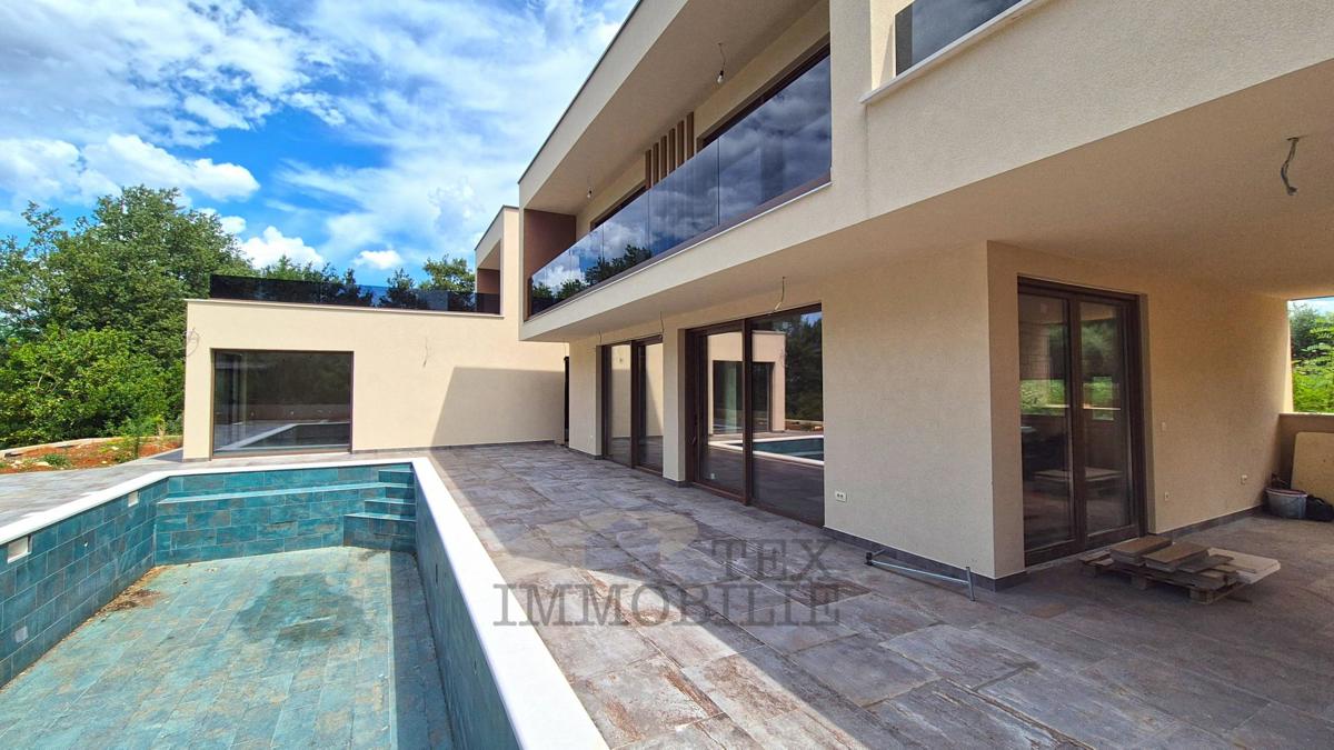 Lussuosa villa moderna con piscina a Parenzo, a 8 km dal mare