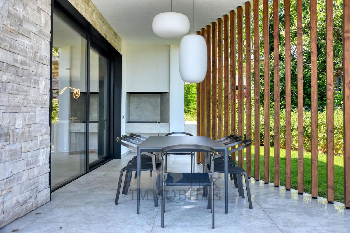 Villa di Lusso con Piscina Immersa nel Verde – Pace, Design e Piacere Assoluto