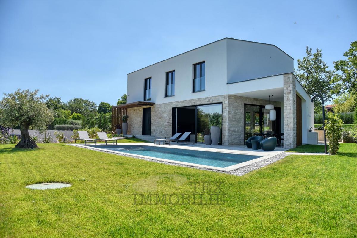 Villa di Lusso con Piscina Immersa nel Verde – Pace, Design e Piacere Assoluto