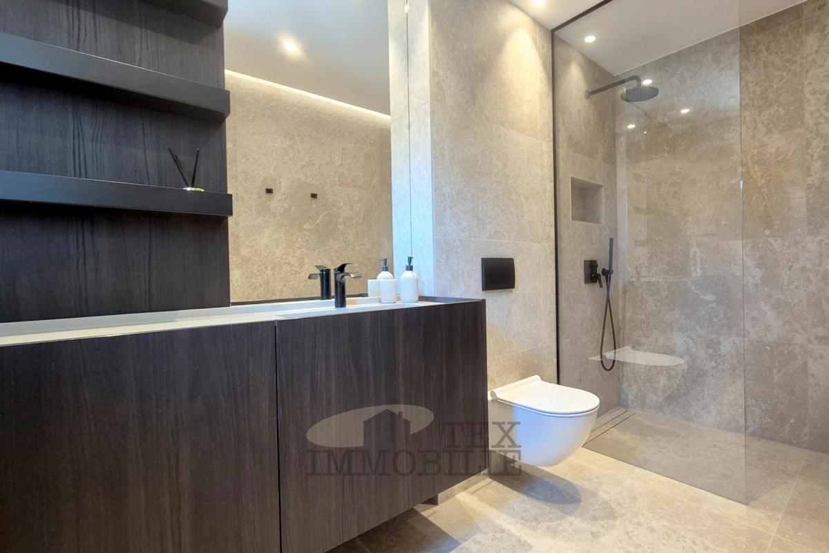 Villa di Lusso con Piscina Immersa nel Verde – Pace, Design e Piacere Assoluto