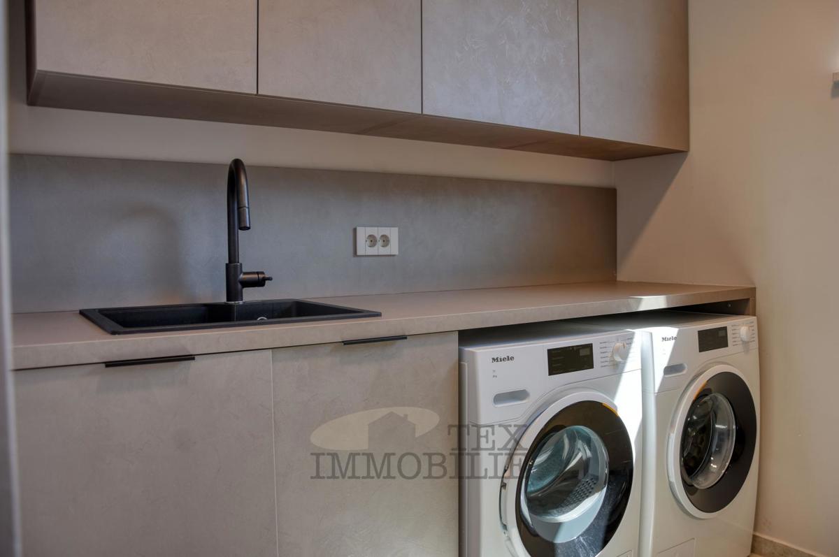 Villa di Lusso con Piscina Immersa nel Verde – Pace, Design e Piacere Assoluto