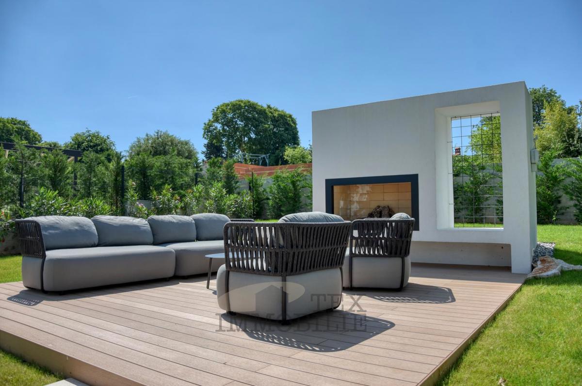 Villa di Lusso con Piscina Immersa nel Verde – Pace, Design e Piacere Assoluto