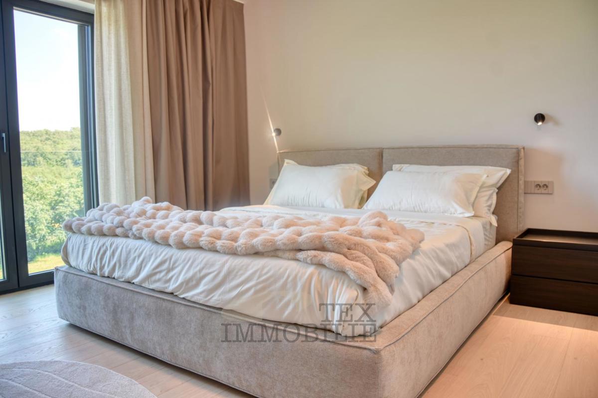 Villa di Lusso con Piscina Immersa nel Verde – Pace, Design e Piacere Assoluto