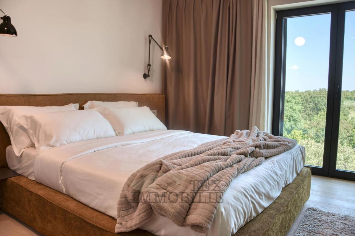 Villa di Lusso con Piscina Immersa nel Verde – Pace, Design e Piacere Assoluto