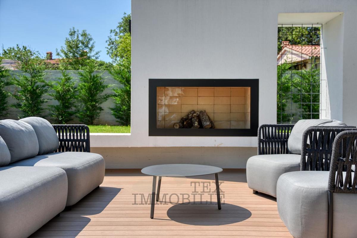 Villa di Lusso con Piscina Immersa nel Verde – Pace, Design e Piacere Assoluto