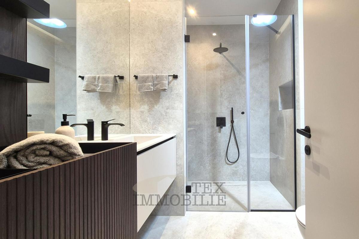 Villa di Lusso con Piscina Immersa nel Verde – Pace, Design e Piacere Assoluto