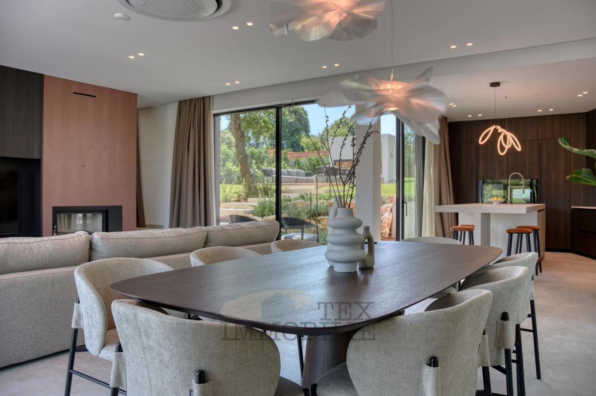 Villa di Lusso con Piscina Immersa nel Verde – Pace, Design e Piacere Assoluto