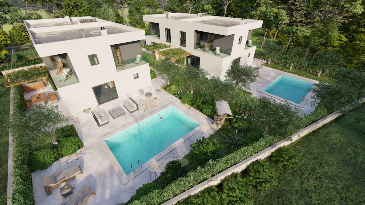 Porec, casa bifamiliare con piscina in ottima posizione , 129m2