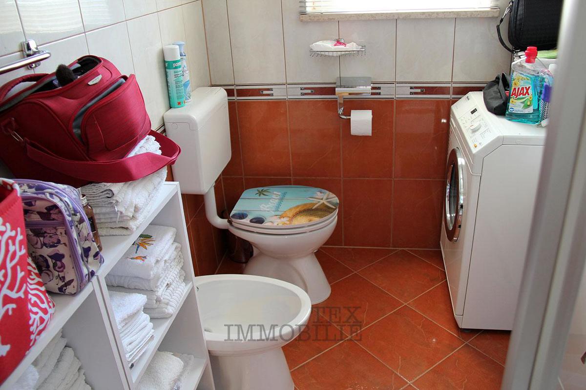 Casa con tre appartamenti vicino a Parenzo, 193m2