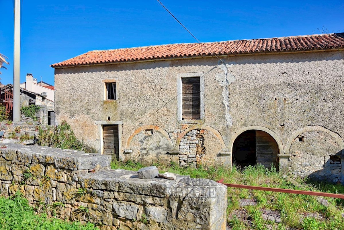 Casa in pietra d'Istria per l'adattamento