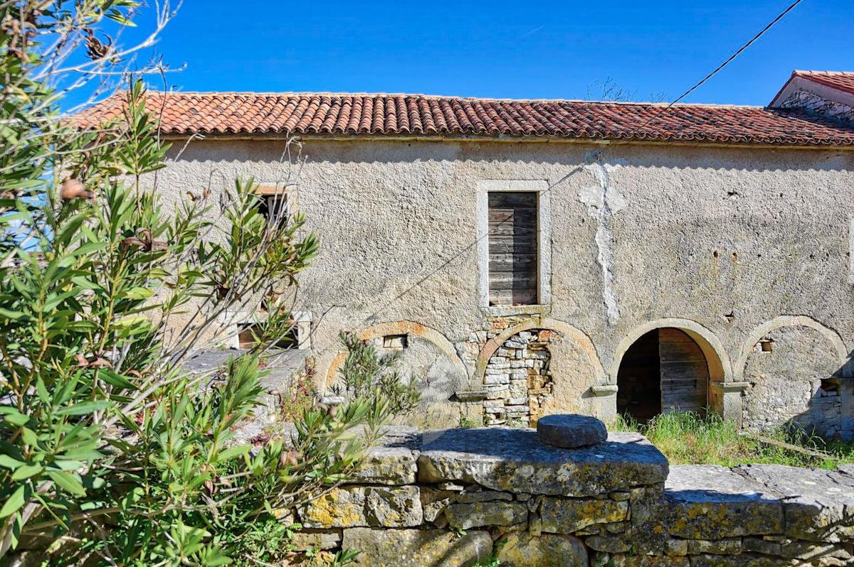 Casa in pietra d'Istria per l'adattamento