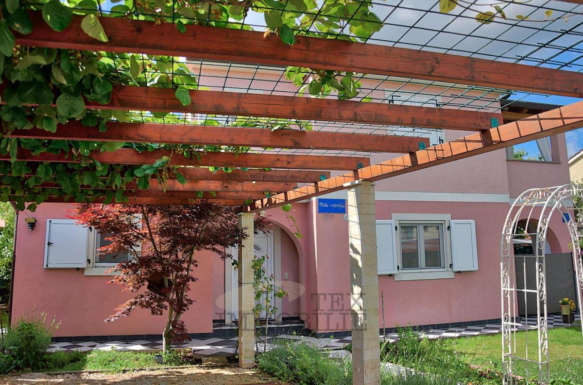Casa con piscina vicino a Parenzo