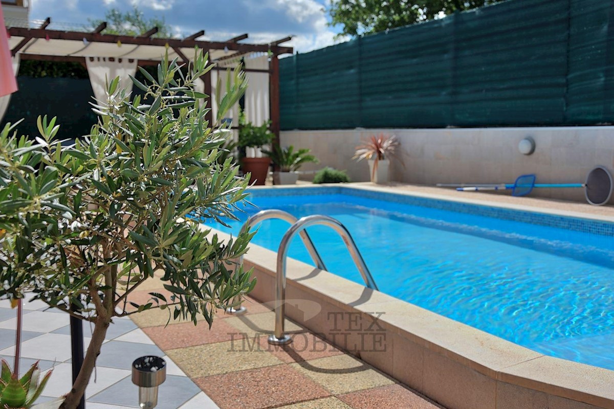 Casa con piscina vicino a Parenzo