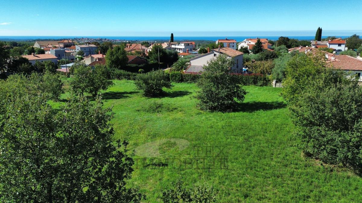 Terreno edificabile in vendita in una zona tranquilla vicino a Tar, 1045 m²