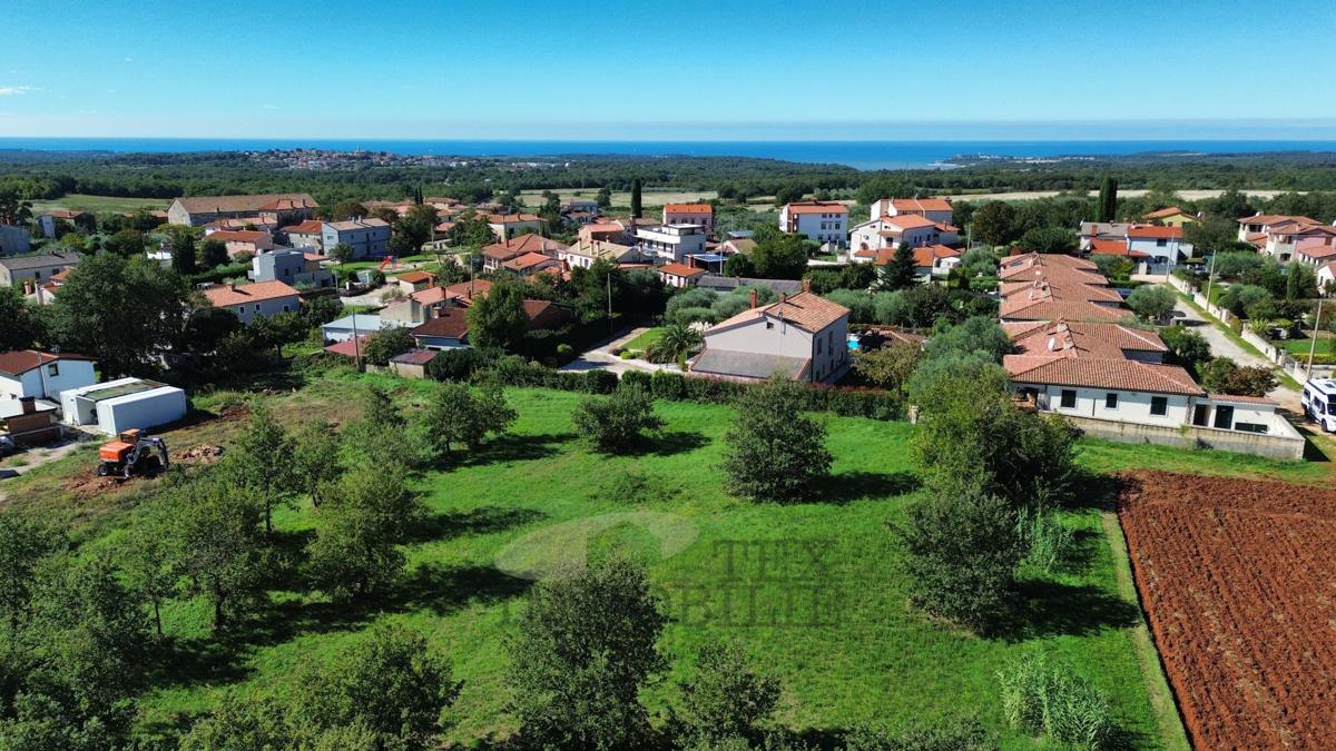 Terreno edificabile in vendita in una zona tranquilla vicino a Tar, 1045 m²