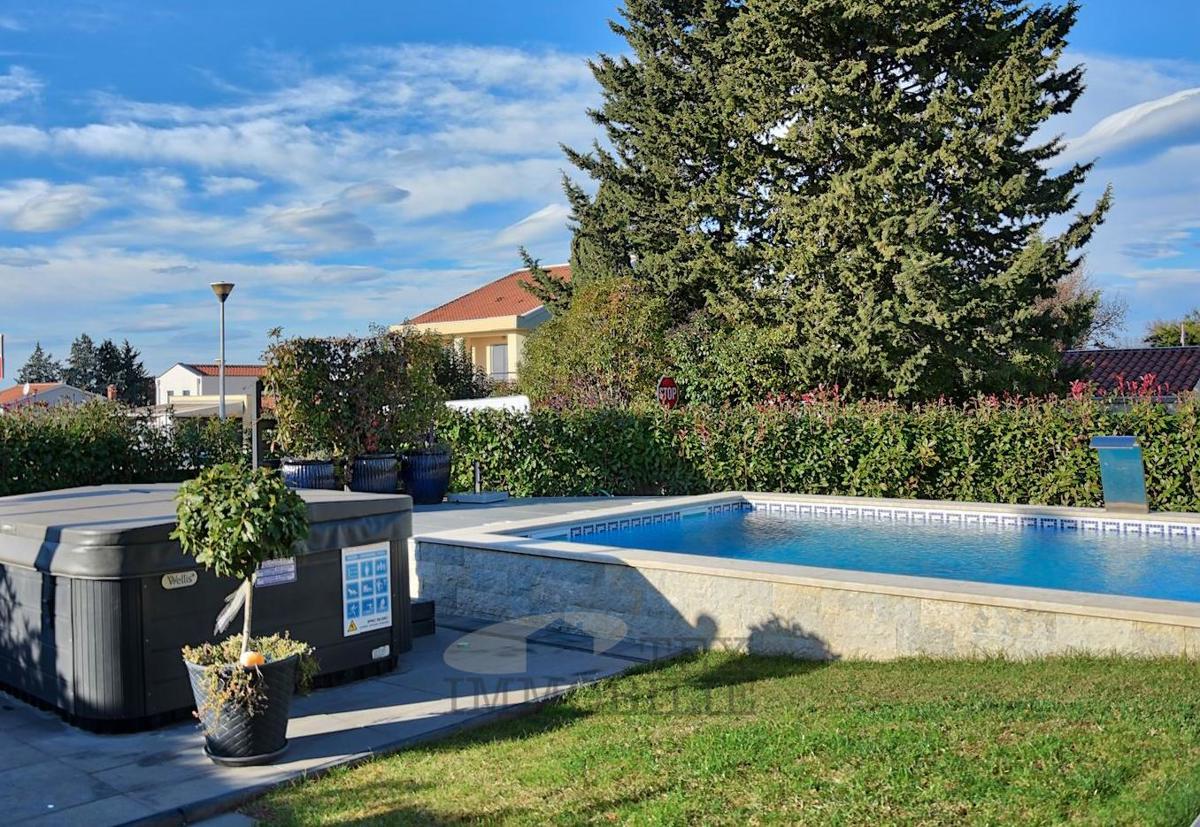 Affascinante casa bifamiliare vicino a Parenzo , 316 m2