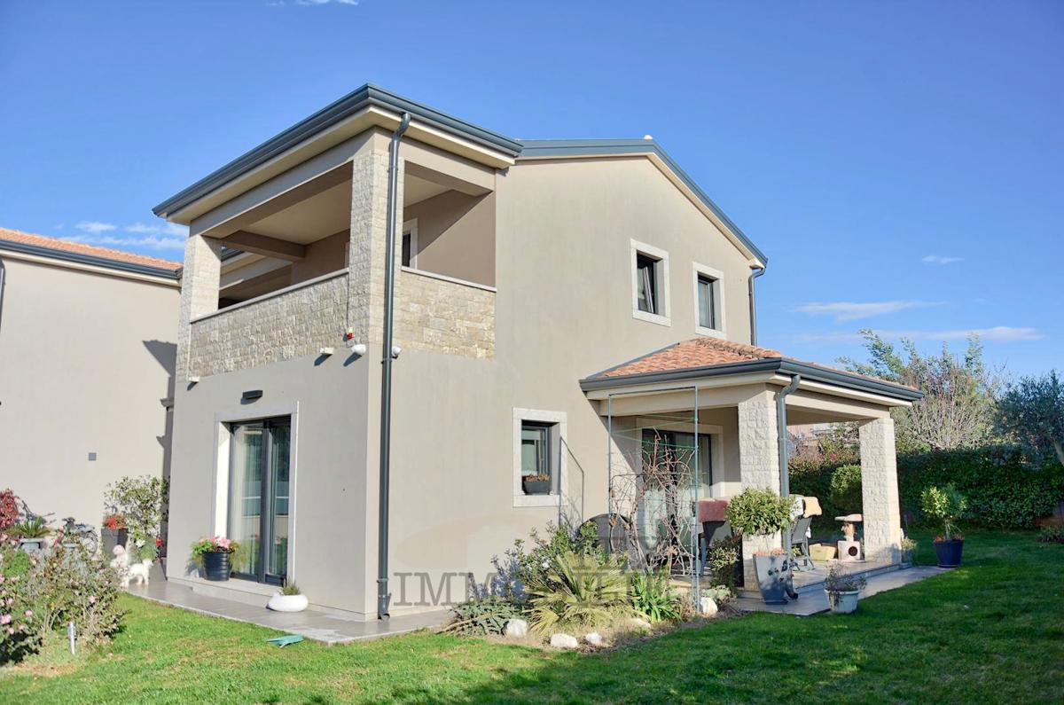 Affascinante casa bifamiliare vicino a Parenzo , 316 m2