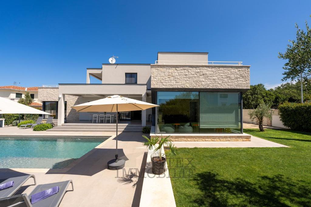 Villa moderna con vista mare a Parenzo 