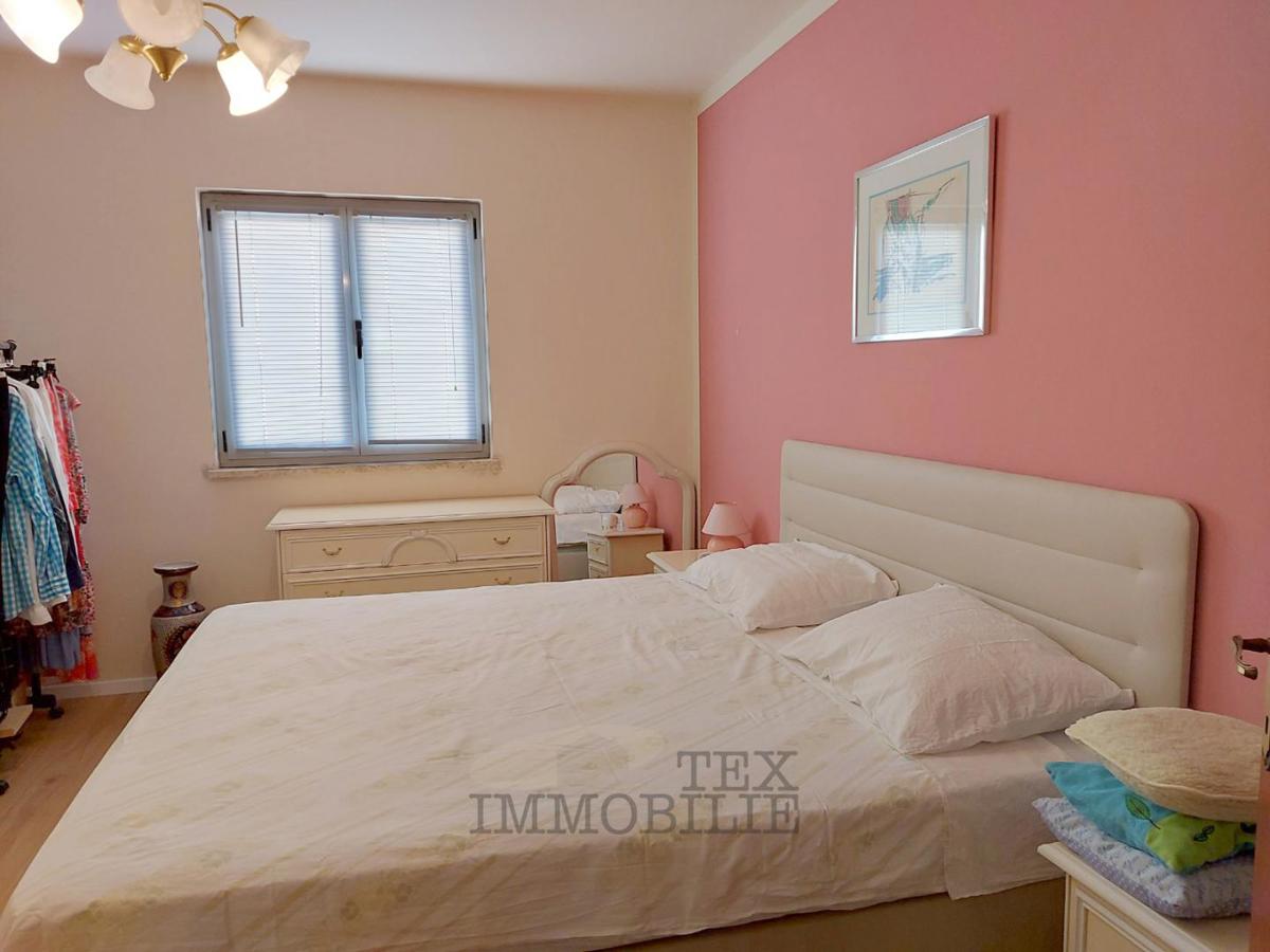 Parenzo – Ampio appartamento 105 m², a 600 m dal centro e dalle spiagge