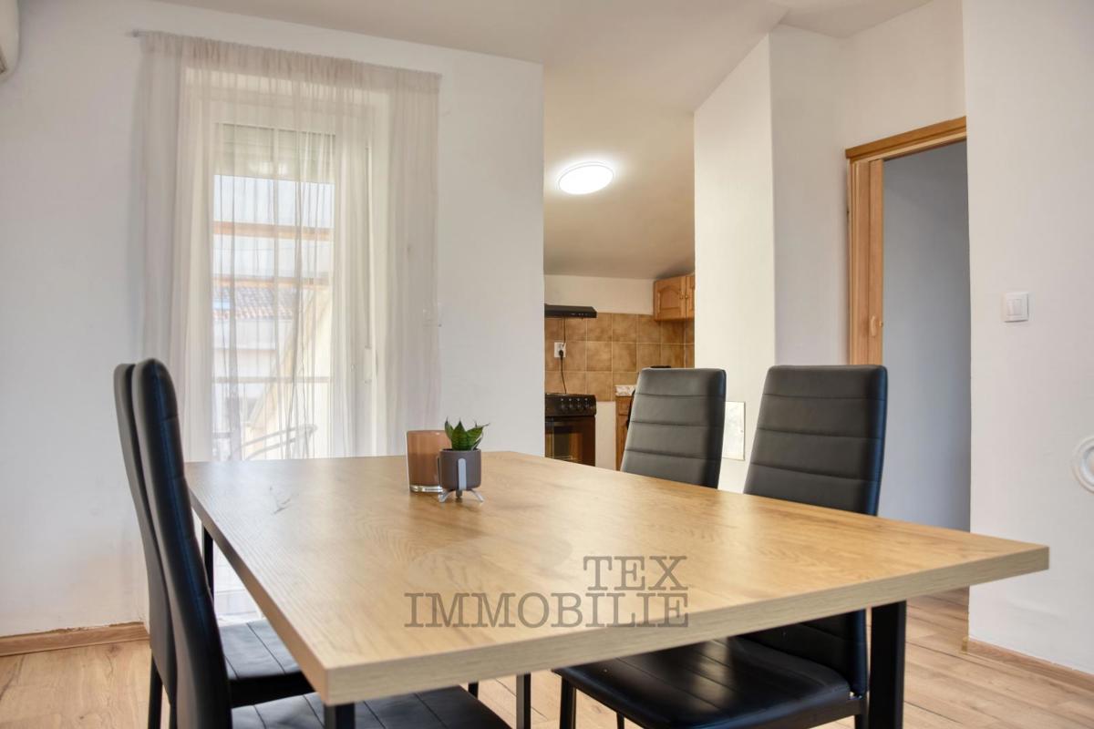 Appartamento in vendita in posizione eccellente nel centro di Parenzo – a 300 m dal mare!