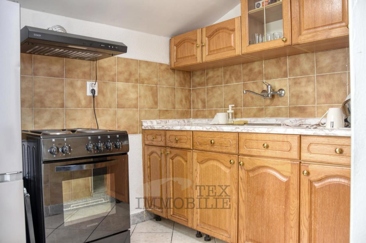 Appartamento in vendita in posizione eccellente nel centro di Parenzo – a 300 m dal mare!