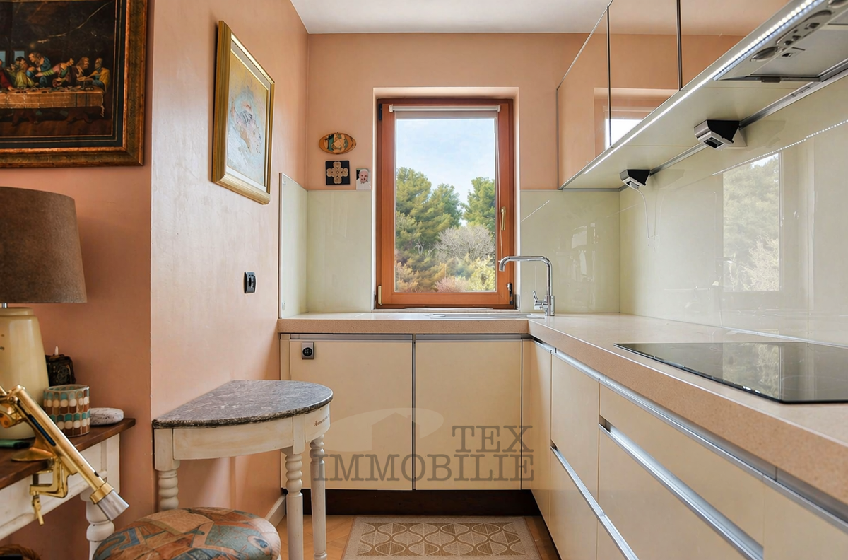 Parenzo, appartamento in ottima posizione a 150 m dal mare