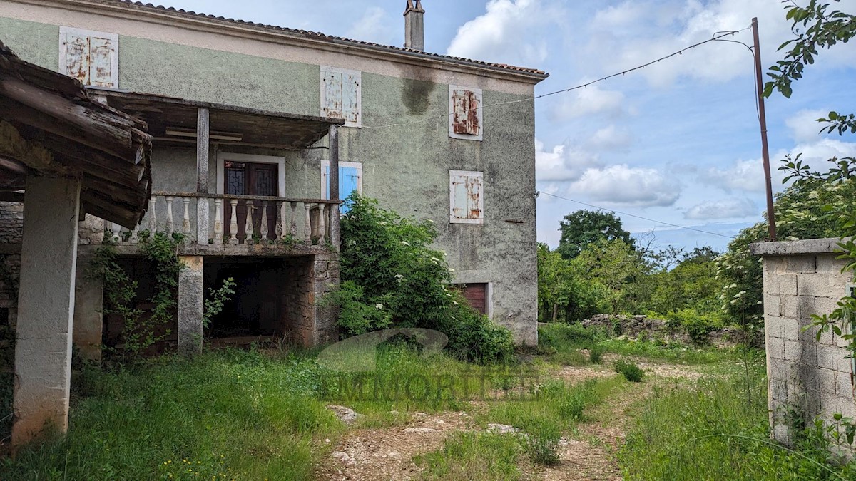 Vecchia casa in pietra d'Istria da ristrutturare, a 20 km da Parenzo